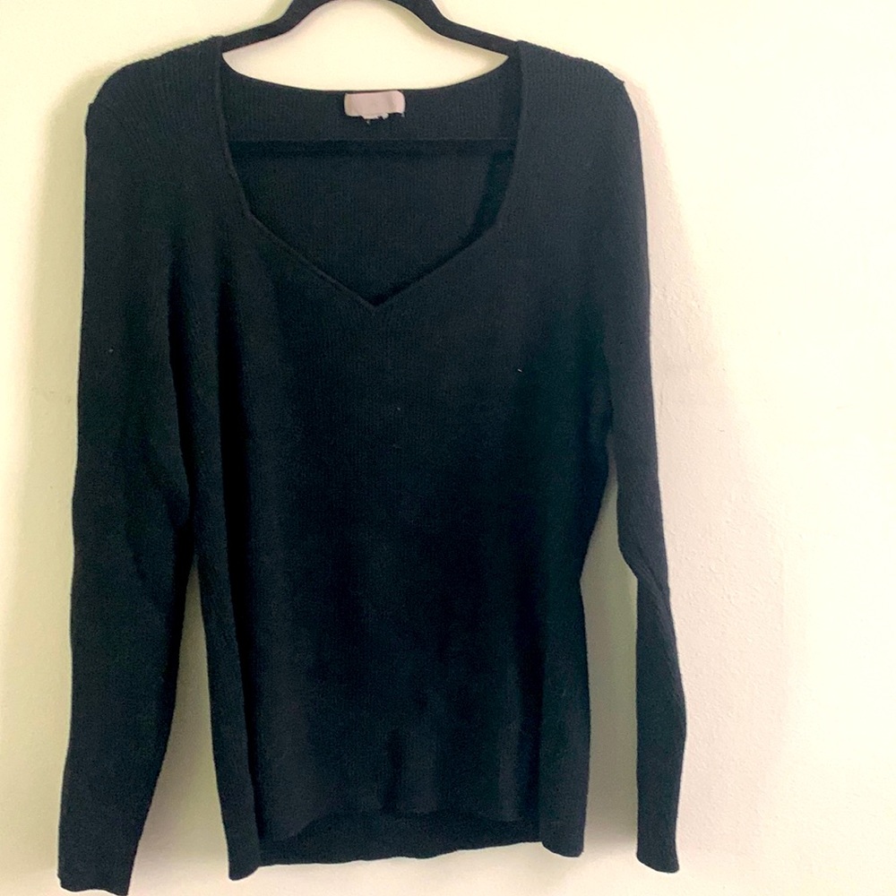 black long-sleeved top, thick, pretty neckline